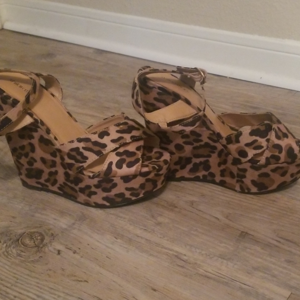 Leapord open toe wedges